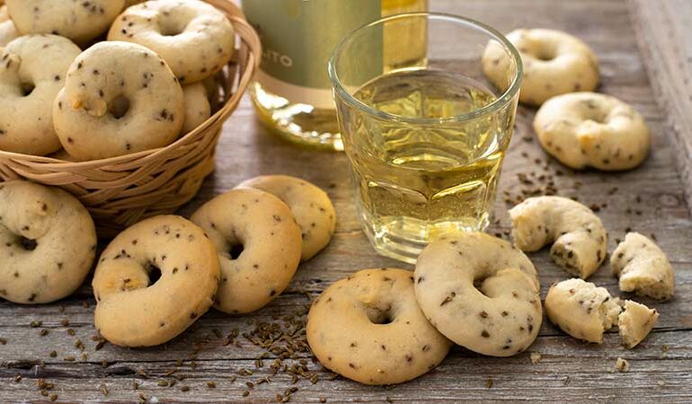 VIVARELLI IN CUCINA: UN DOLCE “DI…VINO”! Ciambelline dolci al vino bianco con anici