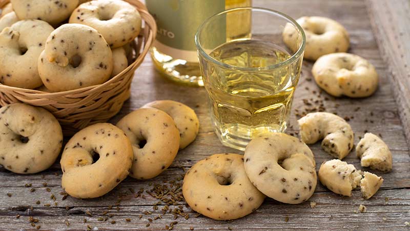 VIVARELLI IN CUCINA: UN DOLCE “DI…VINO”! Ciambelline dolci al vino bianco con anici